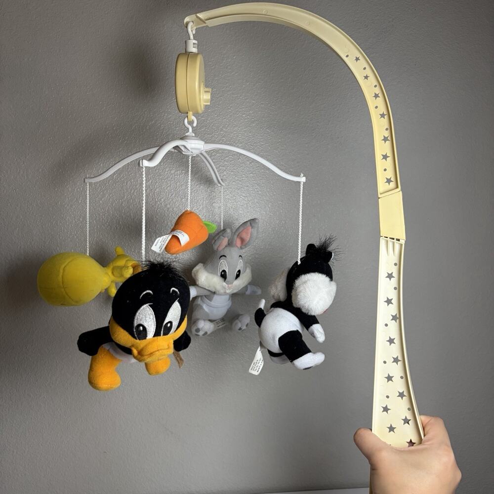 Baby Looney Tunes Musical Crib Mobile Bugs Tweety Daffy Silvestester 1999